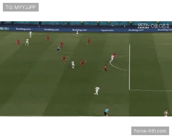 足球盛宴来袭：本周末精彩赛事直播推荐，让你零距离感受赛场激情