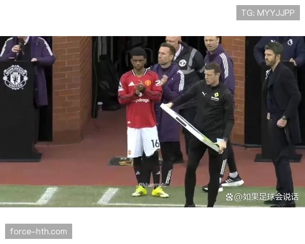 曼联进攻瘫痪,问题不在锋线而在中场推进彻底断链 曼联进攻瘫痪,问题不在锋线而在中场推进彻底断链